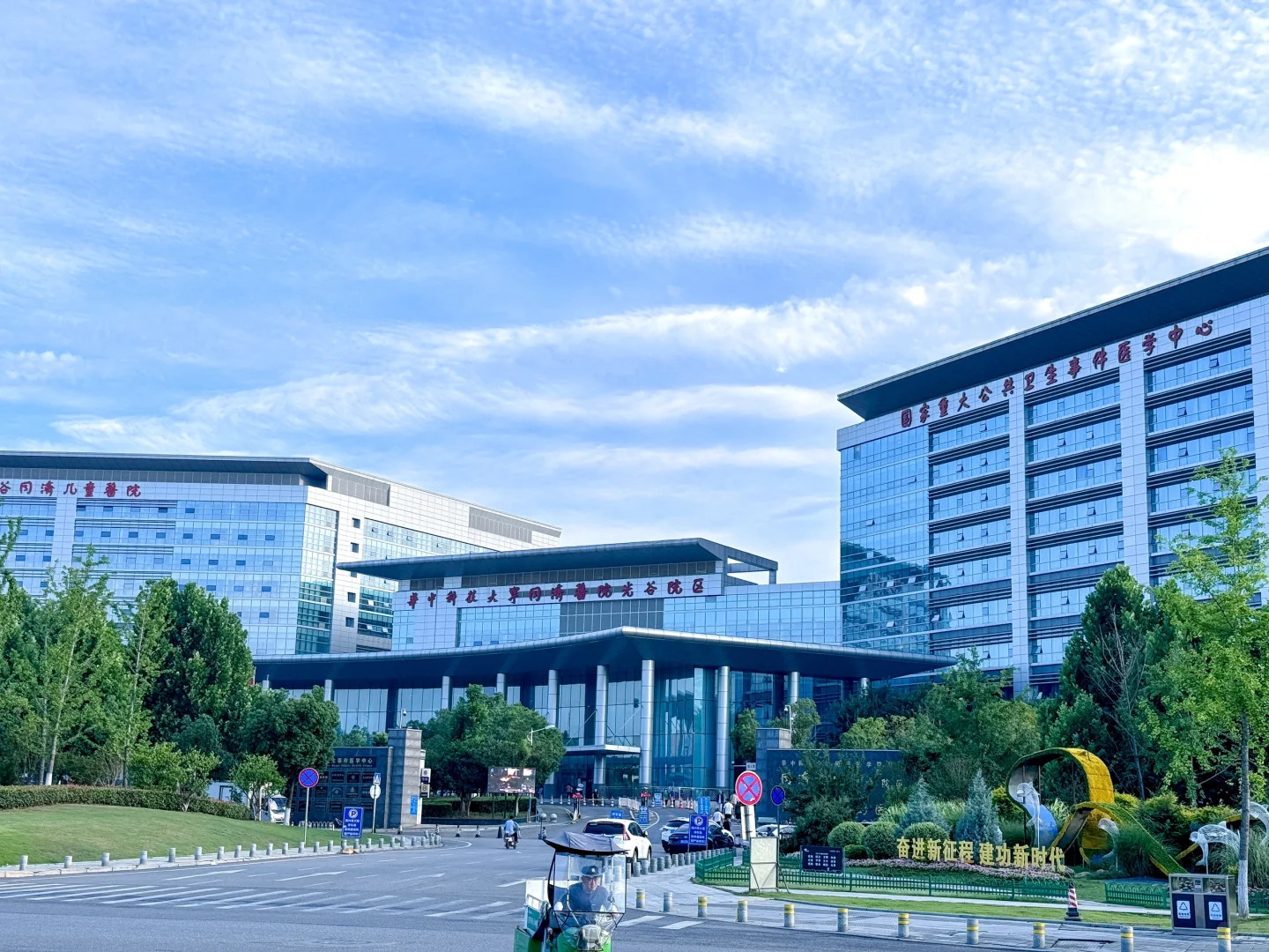 武汉同济医院（光谷院区）建筑风光.jpg